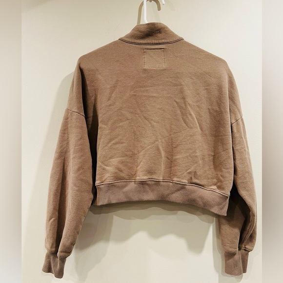 🔥Hollister Crop Sweatshirt 🔥 - Picture 2 of 8